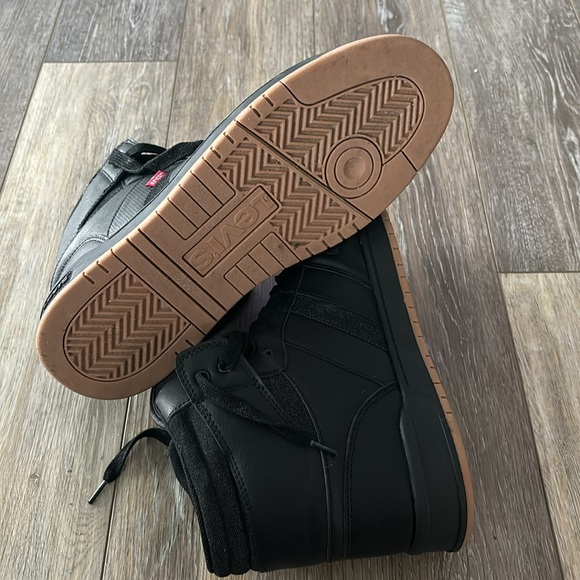 Levi’s men’s high sneaker - Picture 2 of 4